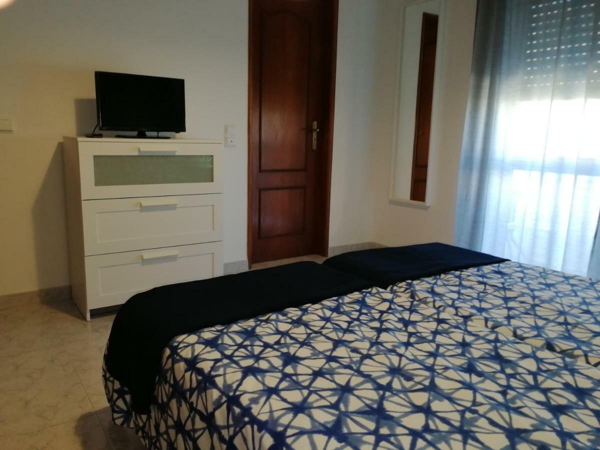Ocean'S 7 - Lagos Guest House Bagian luar foto
