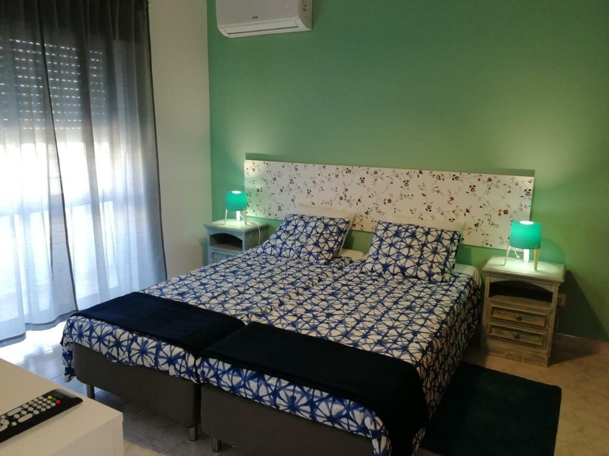 Ocean'S 7 - Lagos Guest House Bagian luar foto