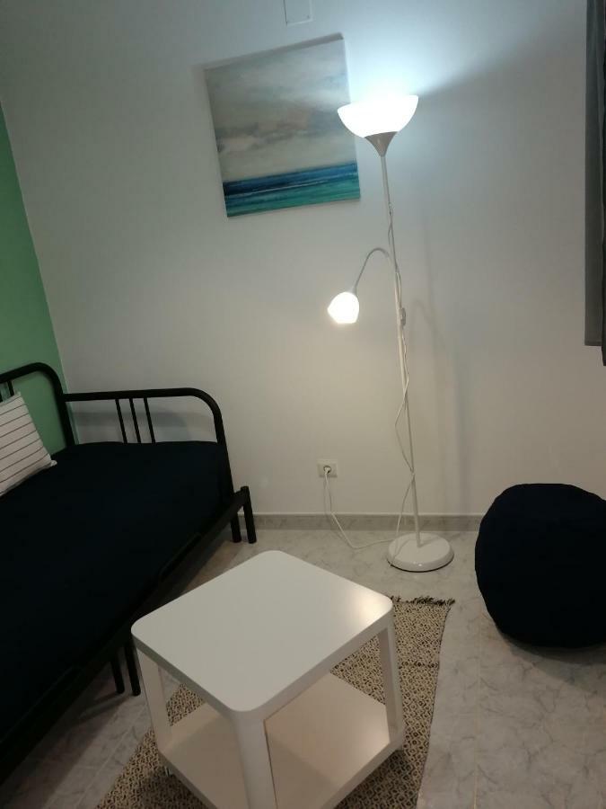 Ocean'S 7 - Lagos Guest House Bagian luar foto