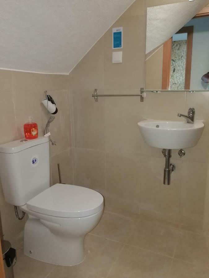 Ocean'S 7 - Lagos Guest House Bagian luar foto